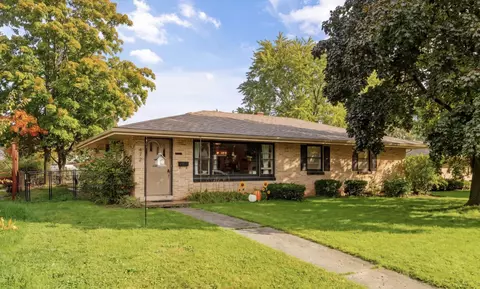 472 Summit, Burlington, WI 53105