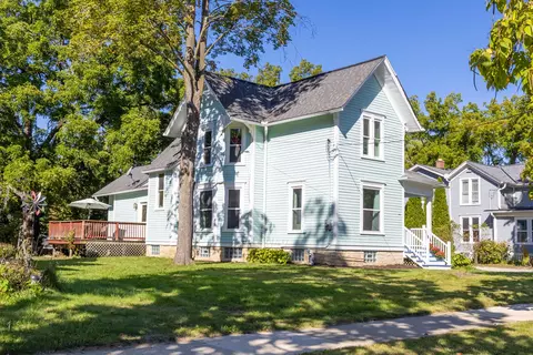 326 S Silver Lk, Oconomowoc, WI 53066