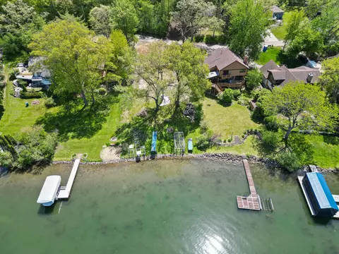 n7049 Oakwood Road, Richmond, WI 53190