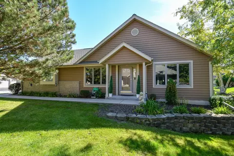 n24w24045 Brandon Oaks #B, Pewaukee, WI 53072