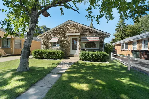 5751 N Dexter, Glendale, WI 53209