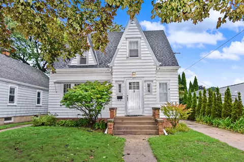 614 Wolff, Racine, WI 53402