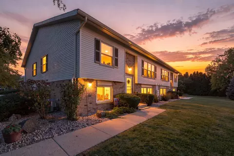 10248 W Parkedge, Franklin, WI 53132