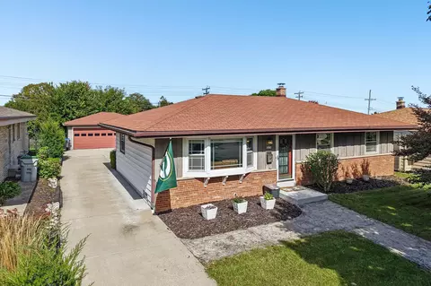 2434 W Edgerton, Milwaukee, WI 53221