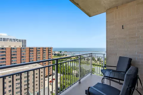 1522 N Prospect #1304, Milwaukee, WI 53202