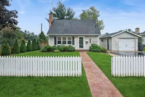 1016 Logan, Lake Geneva, WI 53147