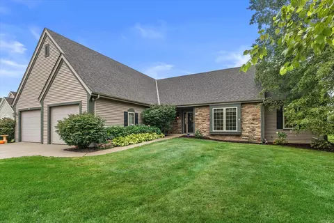 8361 S 44th, Franklin, WI 53132