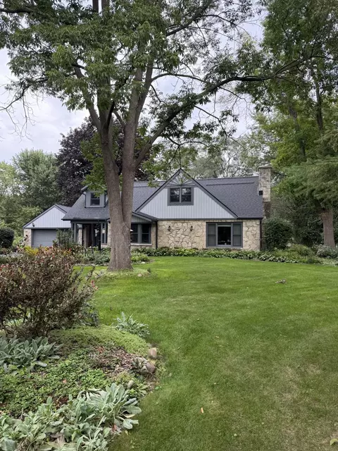 2520 Thornapple, Brookfield, WI 53005