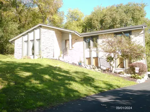 2116 Harris Highland, Waukesha, WI 53188