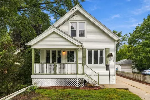 12418 W W Mdw, New Berlin, WI 53151