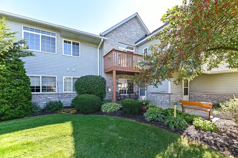 2211 N University UNIT 4, Waukesha, WI 53188