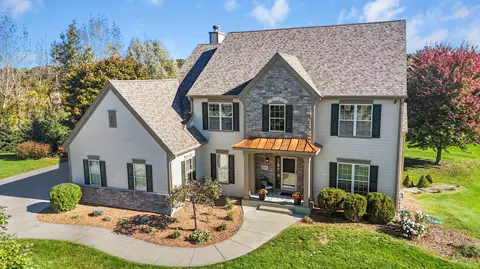 2811 Makou, Waukesha, WI 53189