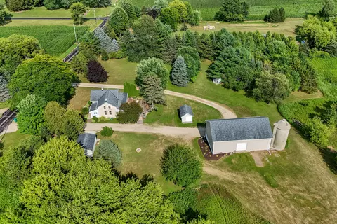 4827 Beaver Dm, Barton, WI 53090
