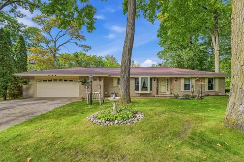 611 River, Mayville, WI 53050