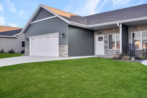 1791 Edgewood #11, Kewaskum, WI 53040