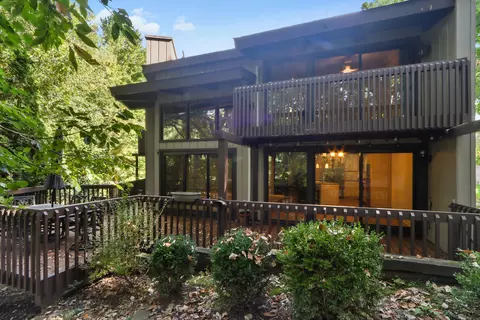 840 Woodland #EE-1, Fontana, WI 53125
