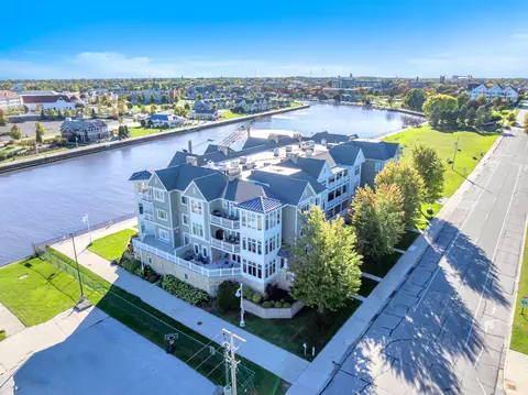 303 Pennsylvania #203, Sheboygan, WI 53081