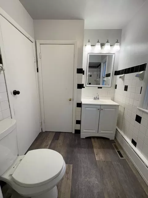 Bath - 1017 E Pearson, Milwaukee, WI 53202 photo 1 of 2