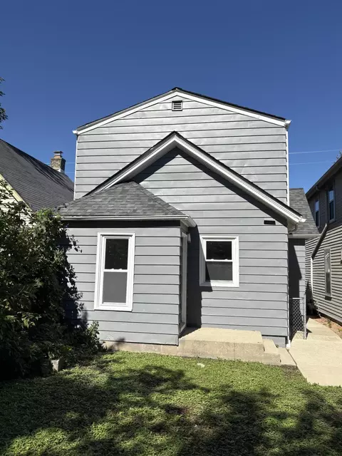Exterior - 1017 E Pearson, Milwaukee, WI 53202 photo 2 of 3