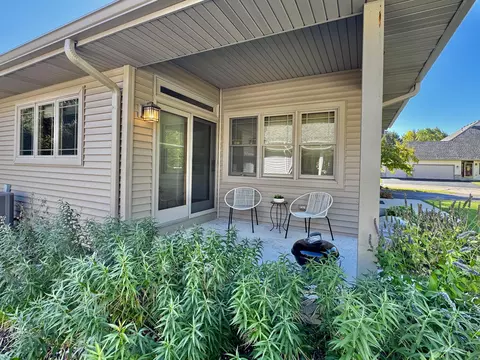 493 Sutherland, Oconomowoc, WI 53066