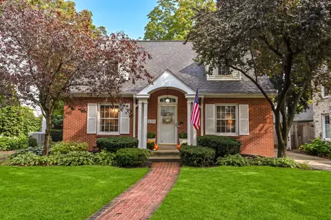 2630 N 89th, Wauwatosa, WI 53226
