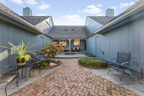 2301 W Dickinson, Mequon, WI 53092