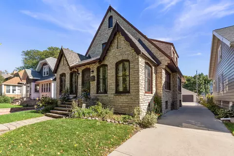 2162 N 66th #2162A, Wauwatosa, WI 53213