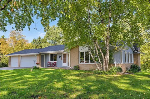 670 Hillcrest, Waukesha, WI 53186