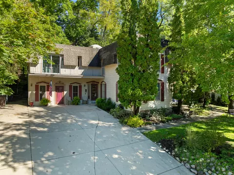 154 W Main, Fontana, WI 53125