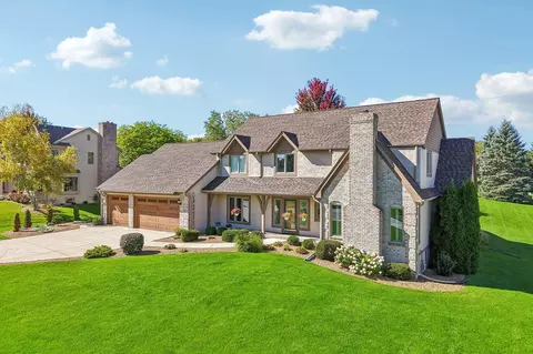 8349 S River Ter, Franklin, WI 53132