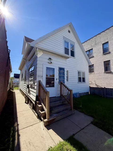3213 W Lincoln, Milwaukee, WI 53215
