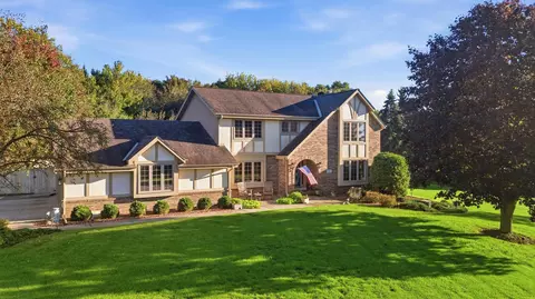 s44w23627 Amy James, Waukesha, WI 53189