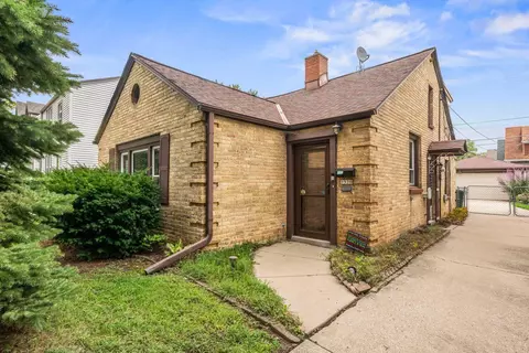 1530 S 90th, West Allis, WI 53214