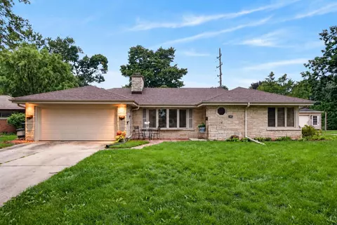 2127 Crestview, Wauwatosa, WI 53226