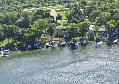 w342n4868 Oak, Nashotah, WI 53058
