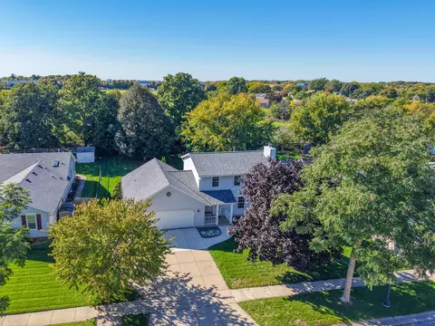 390 E Quail, Oak Creek, WI 53154