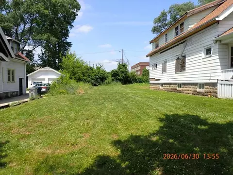 2400 W Finn, Milwaukee, WI 53206