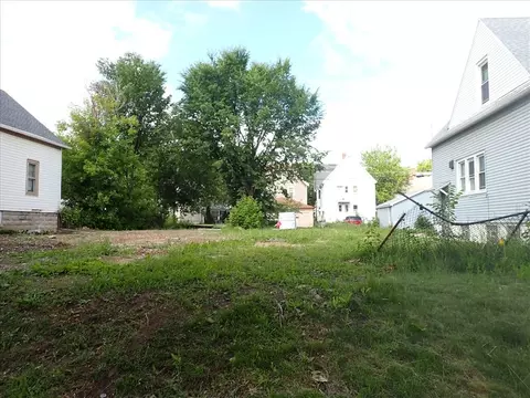 2865 N Dr Lester Carter, Milwaukee, WI 53206