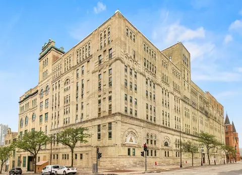 270 E Highland #1047, Milwaukee, WI 53202