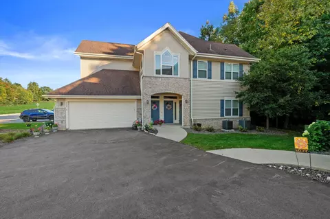 5427 W Cobblestone #D, Franklin, WI 53132