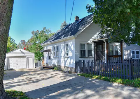 1462 Cleveland, Waukesha, WI 53186