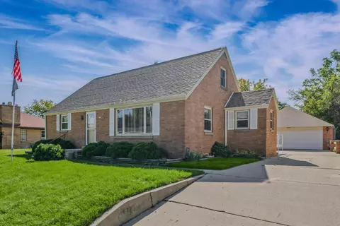 823 Columbia, South Milwaukee, WI 53172