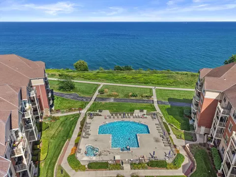 4120 S S Lk #265, Saint Francis, WI 53235