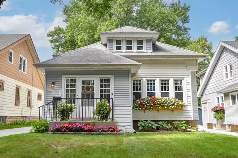 2123 N 71st, Wauwatosa, WI 53213