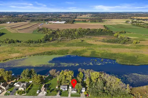 8012 Fox Riv, Waterford, WI 53185