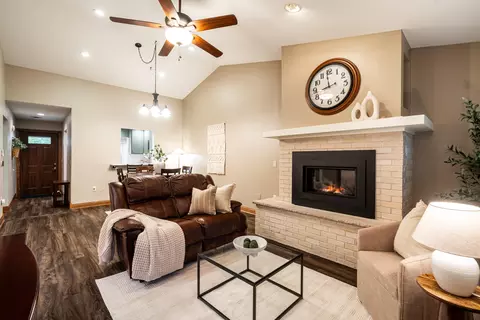 w68n919 Washington, Cedarburg, WI 53012