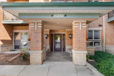 15295 W Library #208, New Berlin, WI 53151