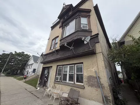 1412 W Greenfield #1414, Milwaukee, WI 53204