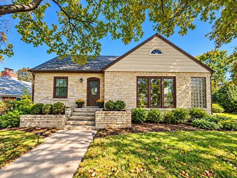 304 Oxford, Waukesha, WI 53186