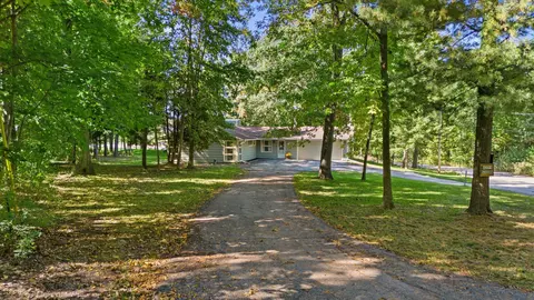 w271s3599 Oak Knl, Waukesha, WI 53189